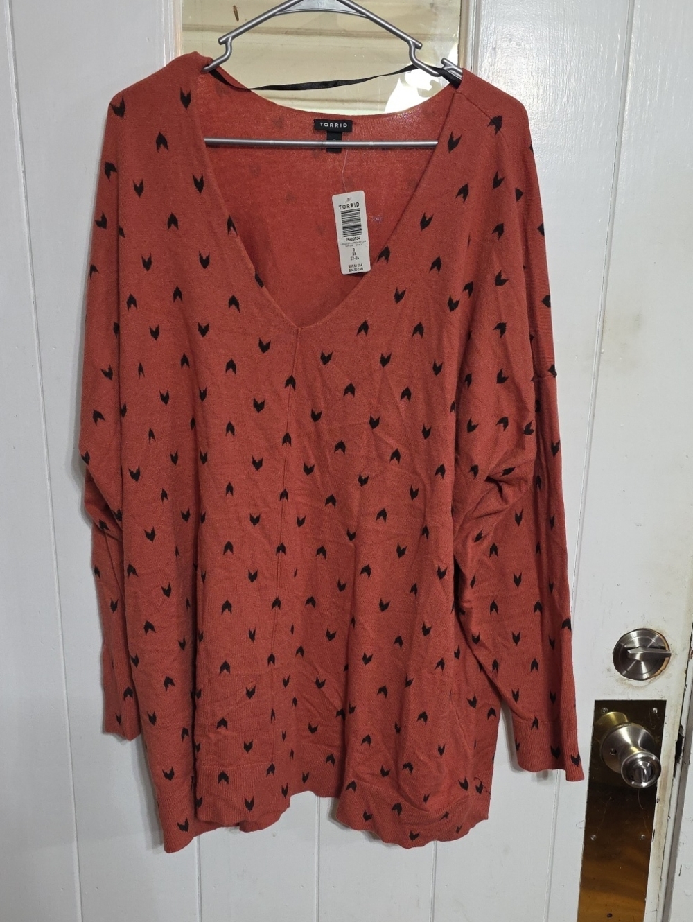 NWT Torrid Rust V-Neck Sweater Knit‎ Top with Black Arrow Pattern Comfort Sz 3X